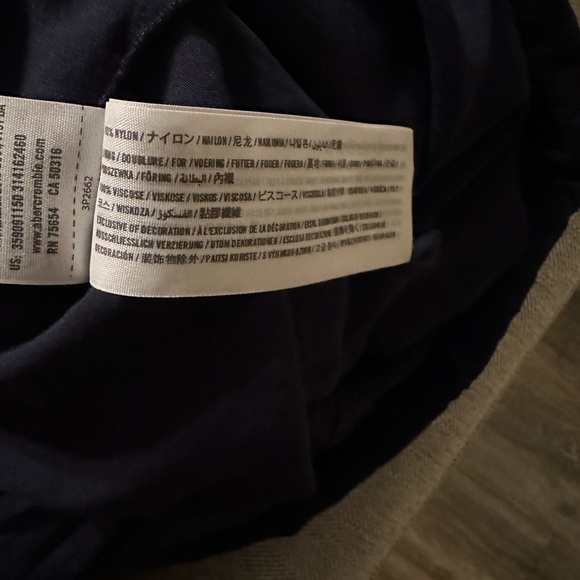 NWOT Hollister Cold-Shoulder Lace Dress - Picture 4 of 5